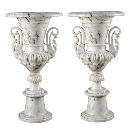 COPPIA VASI in alabastro venato (restauri). Sicilia primi '900 Misure: h cm 49