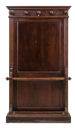 BASTONIERA stile rinascimentale in noce. Sicilia I meta' '900 Misure: cm 106...