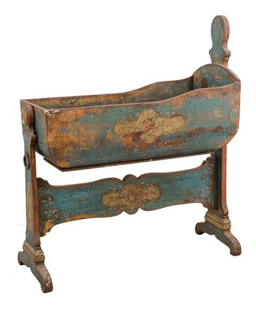 CULLA in legno laccato e dipinto. Meta' '800 Misure: cm 123 x 51 x h 139