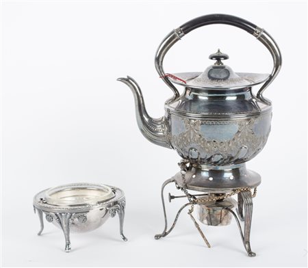 LOTTO composto da SAMOVAR in Sheffield sbalzato e da SCALDAVIVANDE in...