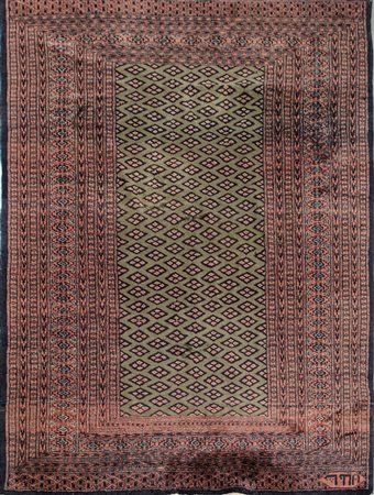 TAPPETO Kashmir, trama e ordito in cotone, vello in lana. Pakistan XX secolo...