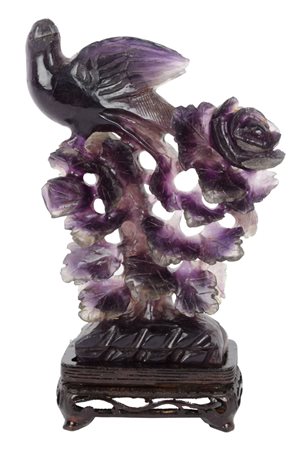 SCUTURA in agata raffigurante "volatile su ramo fiorato", base in legno. Cina...