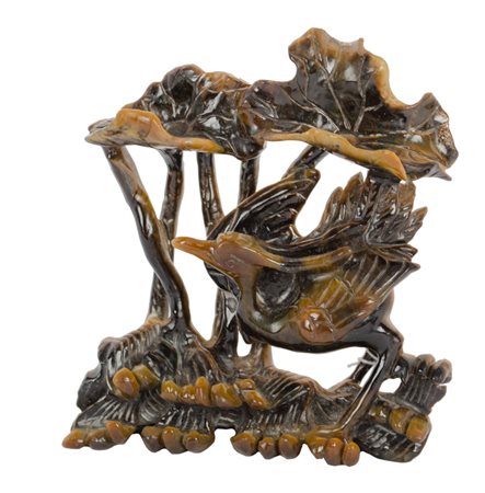 SCULTURA in occhio di tigre raffigurante "vegetazione con volatile". Cina XX...