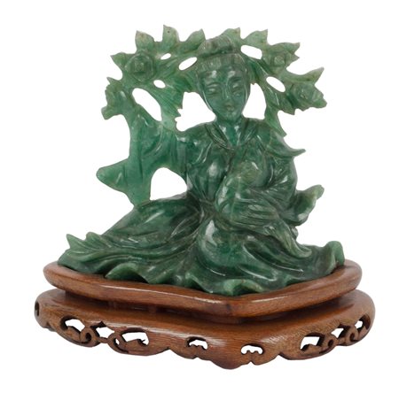 SCULTURA in giada raffigurante "figura femminile", base in legno. Cina XX...