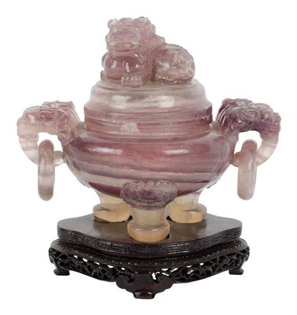 POTICHE in ametista con base in legno. Cina XX secolo Misure: h cm 15