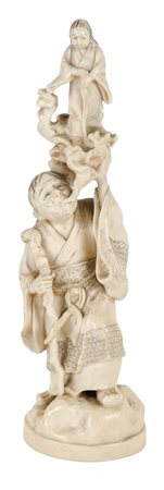 SCULTURA in avorio raffigurante "figura orientale". Cina XIX secolo Misure: h...