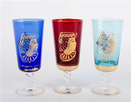 TRE CALICI in vetro soffiato con bordure in oro. XX secolo Misure: h cm 18