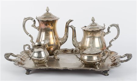 SERVIZIO in metallo composto da VASSOIO, CAFFETTIERA, THEIERA, LATTIERA e da...