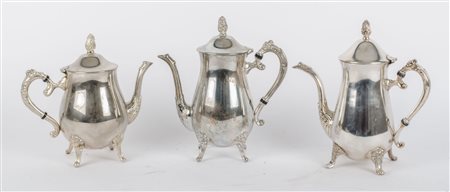 LOTTO composto da due CAFFETTIERE e da THEIERA in metallo argentato....