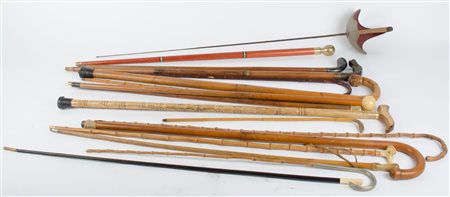 COLLEZIONE composta da 15 BASTONI e da FIORETTO. XX secolo Misure: varie