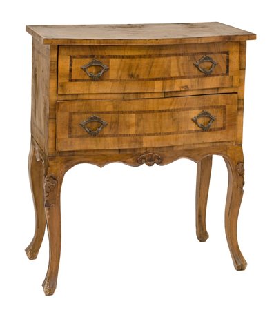 COMODINO a due cassetti in noce. Veneto XX secolo Misure: cm 60 x 29 x h 69,5