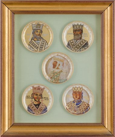 DUE COLLEZIONI composte da 5 PIATTINI in porcellana decorata raffiguranti "i...