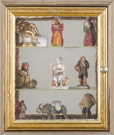 BACHECA contenente 8 SCULTURE da presepe in terracotta e 3 SCULTURE in...