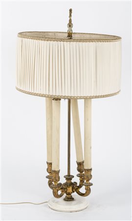 LUME a quattro fiamme in bronzo e marmo. Sicilia primi '900 Misure: h cm 70