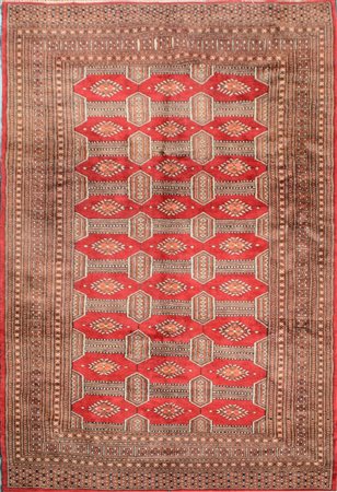 TAPPETO Kashmir, trama e ordito in cotone, vello in lana. Pakistan XX secolo...