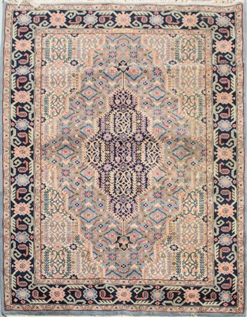 TAPPETO Herivan, trama e ordito in cotone, vello in lana. Romania XX secolo...