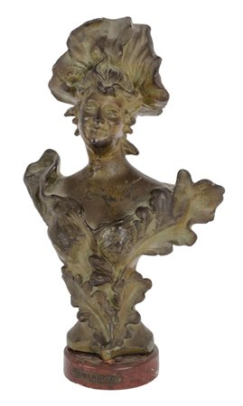 SCULTURA in metallo"mezzobusto femminile", base in marmo. Francia primi '900...
