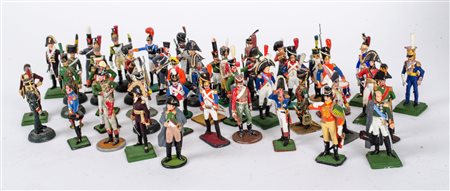 COLLEZIONE composta da 44 SOLDATINI di piombo entro bacheca laccata a finto...