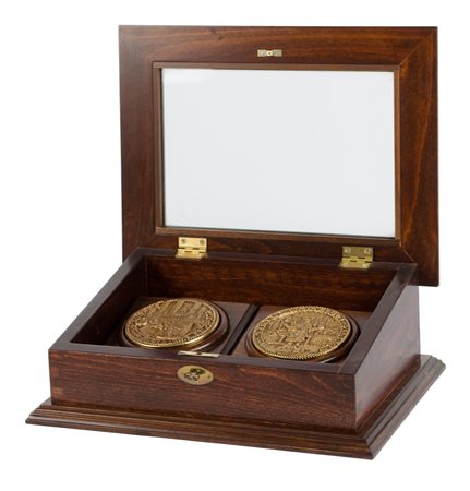 DUE SIGILLI (diametro cm 9,5) in lamina d'argento e bagno d'oro "regni...