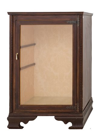 VETRINETTA in noce. Sicilia primi '900 Misure: cm 81 x 50 x h 114