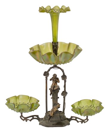ALZATA Liberty in metallo con coppe in vetro. Sicilia primi '900 Misure: h cm 57
