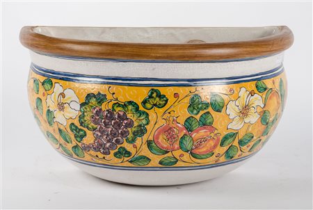 NICOLO' GIULIANA VASCA a mezza luna in terracotta smaltata e decorata a...