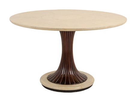 TAVOLO tondo in legno con base e piano rivestito in pelle. XX secolo Misure:...