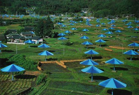 CHRISTO (n. 1935) De Umbrellas. Giappone. Offset. Cm 94,00 x 63,30. 1984 - 1991