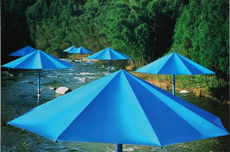 CHRISTO (n. 1935) The Umbrellas, Japan - Usa. Offset. Cm 95,00 x 64,00.