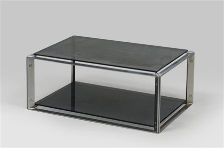 TAVOLO BASSO, ANNI '70 in metallo e vetro fumè, con piano rettangolare e...