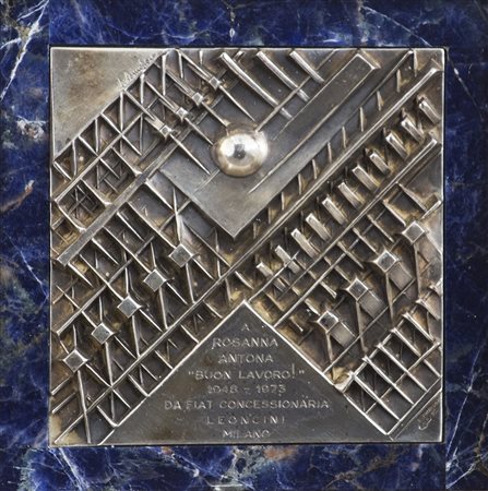 ARNALDO POMODORO (1926)Senza Titolo, 1973 Bassorilievo in argentoCm 9x9Firma...