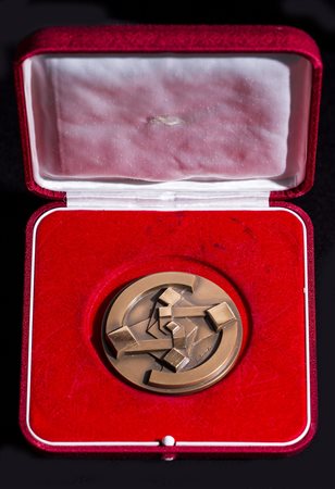 GI&Ograve; POMODORO (1930-2002)Cogefar, 1969 Medaglia in bronzoDiametro cm...