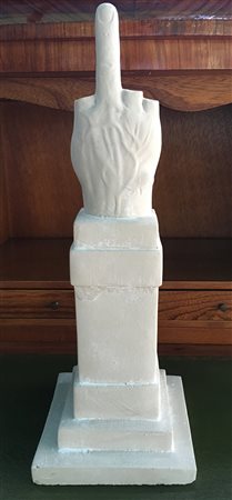 Maurizio Cattelan "Love" 2015 - Scultura in cemento con base scala 1: 28...