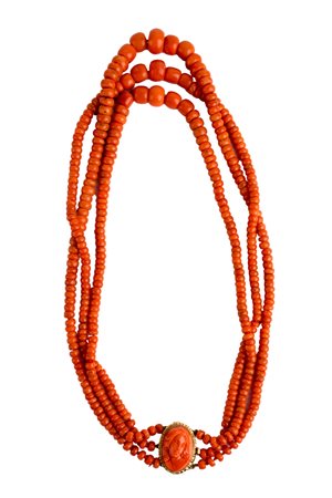 3 fili di vecchio corallo Chiusura oro con cammeo. Raffigurante testa di...