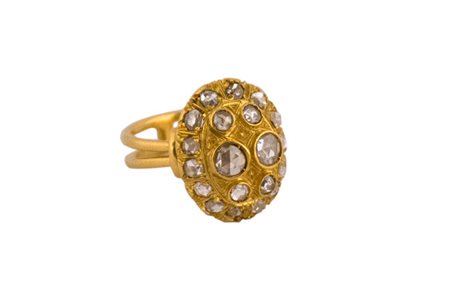 Anello ovale oro giallo e diamanti. Diamanti tagliati a rosa cti 0,70 c.ca ....