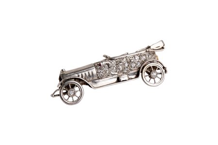 Spilla a forma di automobile anni '30. Oro bianco e diamanti . Peso gr. 5,90