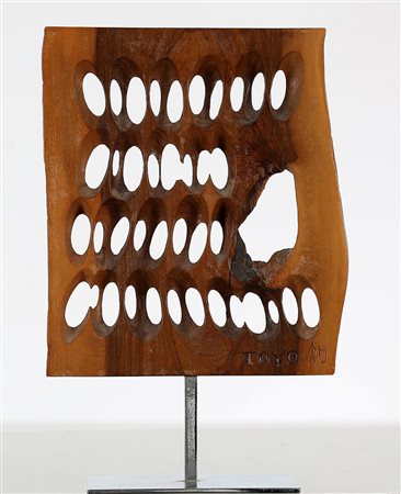 TOMONORI TOYOFUKU 1925 Senza titolo Scultura in legno, cm. 16,5 x 14,4 (senza...