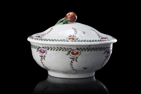 Zuccheriera in maiolica con decorazione a festone vegetale e piccole rose (h....