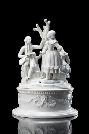 Gruppo plastico in porcellana bianca con scena settecentesca di dama,...