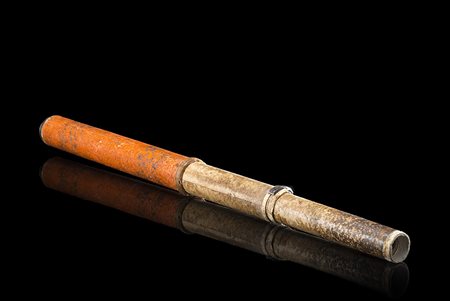 Leonardo Semitecolo, cannocchiale in cartone pressato rivestito in carta...