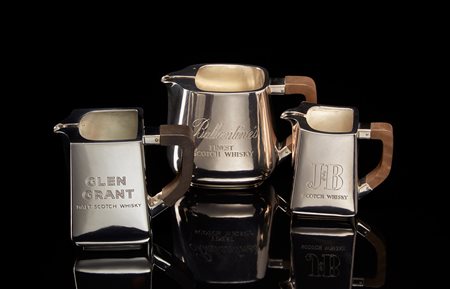 Servizio da cocktail composto da tre versatoi a sezioni geometriche in...