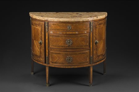 Commode demilune lastronata e intarsiata con legni vari, piano in breccia,...