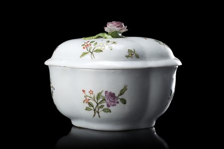 Zuccheriera in porcellana con decoro a fiori (h. cm 10) Presa a fiore del...