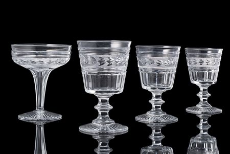 Parte di servizio di bicchieri da dodici in cristallo molato ed inciso,...