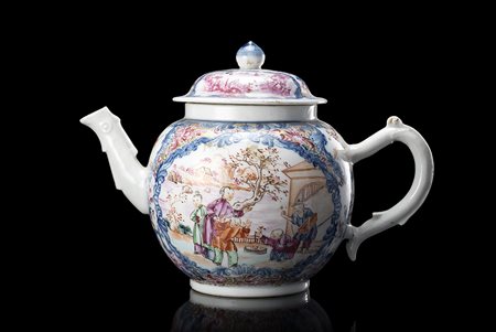 Teiera globulare con coperchio in stile Imari e Famiglia Rosa decorata con...