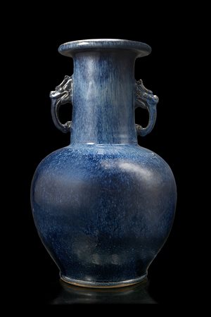 Grande vaso a bottiglia con doppie anse a forma di drago, con invetriatura...