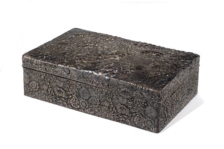 Scatola rettangolare con coperchio in metallo argentato e interno in legno,...