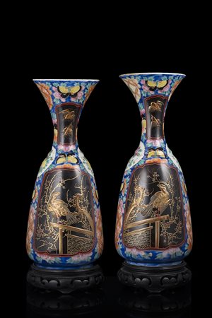 Coppia di vasi in porcellana firmati: Nichi Hi Yama Fukagawa tsukuru decorati...