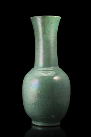 Grande vaso in porcellana a vetrina verde craquelé, marchio apocrifo Chenghua...