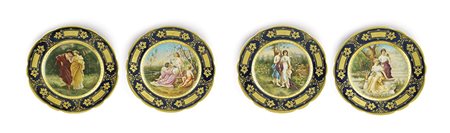 Quattro alzate in porcellana stile Vienna, fine XIX Sec. 8x22.5 cm. dipinte...
